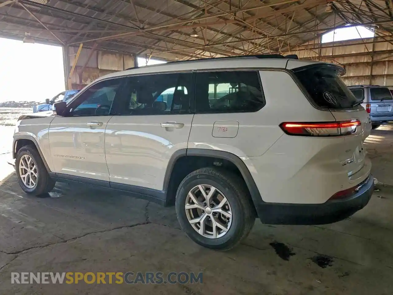2 Photograph of a damaged car 1C4RJKBG8M8189644 JEEP GRAND CHER 2021