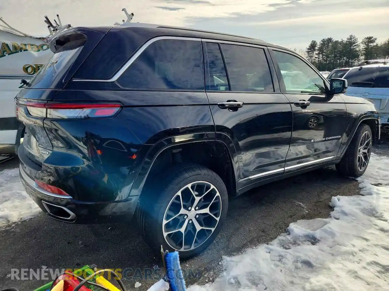 3 Photograph of a damaged car 1C4RJHET5N8549885 JEEP GRAND CHER 2022