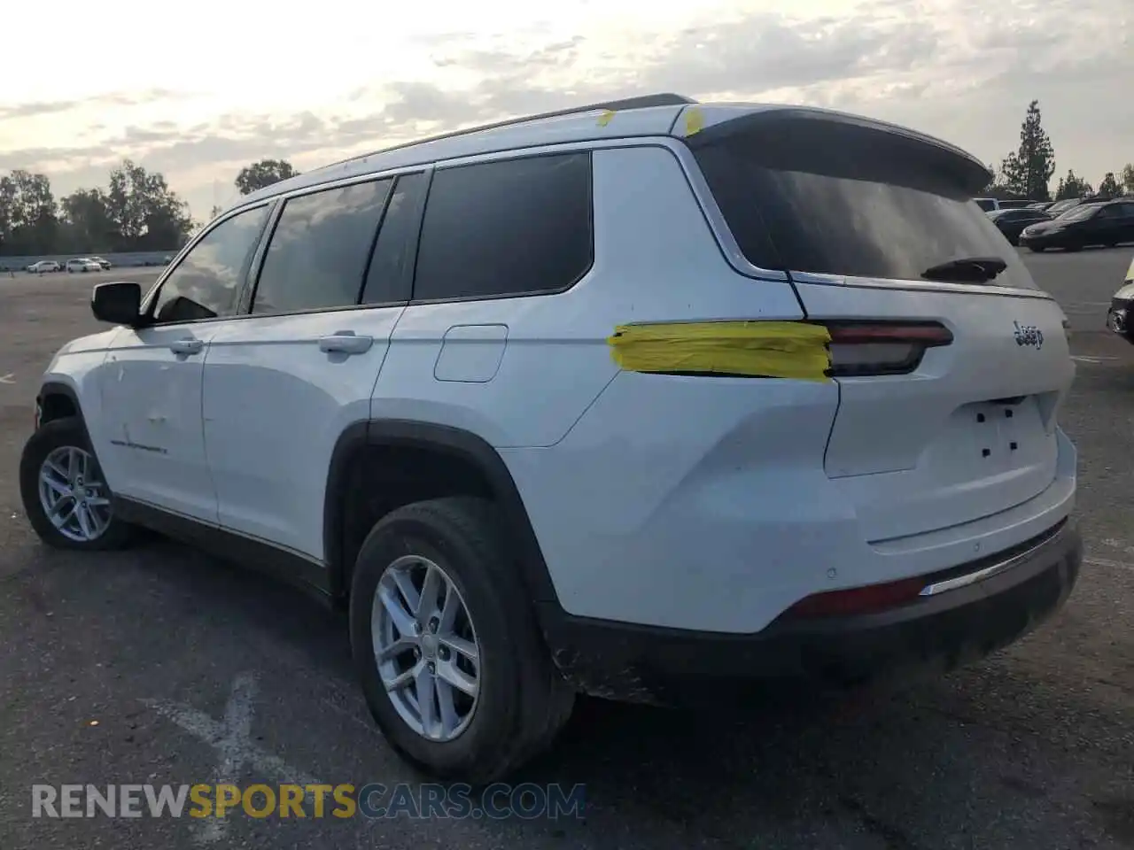2 Photograph of a damaged car 1C4RJKAG2N8564897 JEEP GRAND CHER 2022