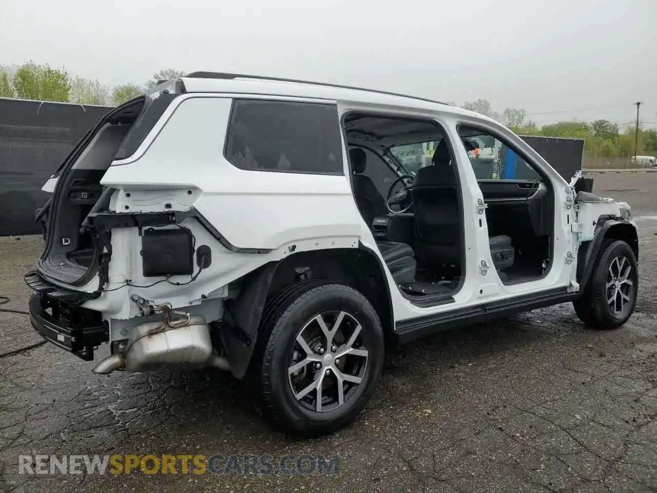 3 Photograph of a damaged car 1C4RJKBG3P8751891 JEEP GRAND CHER 2023