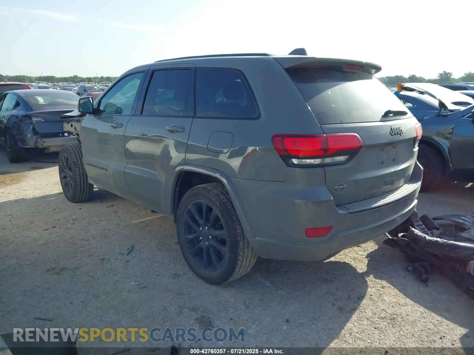 3 Photograph of a damaged car 1C4RJEAGXMC657115 JEEP GRAND CHEROKEE 2021