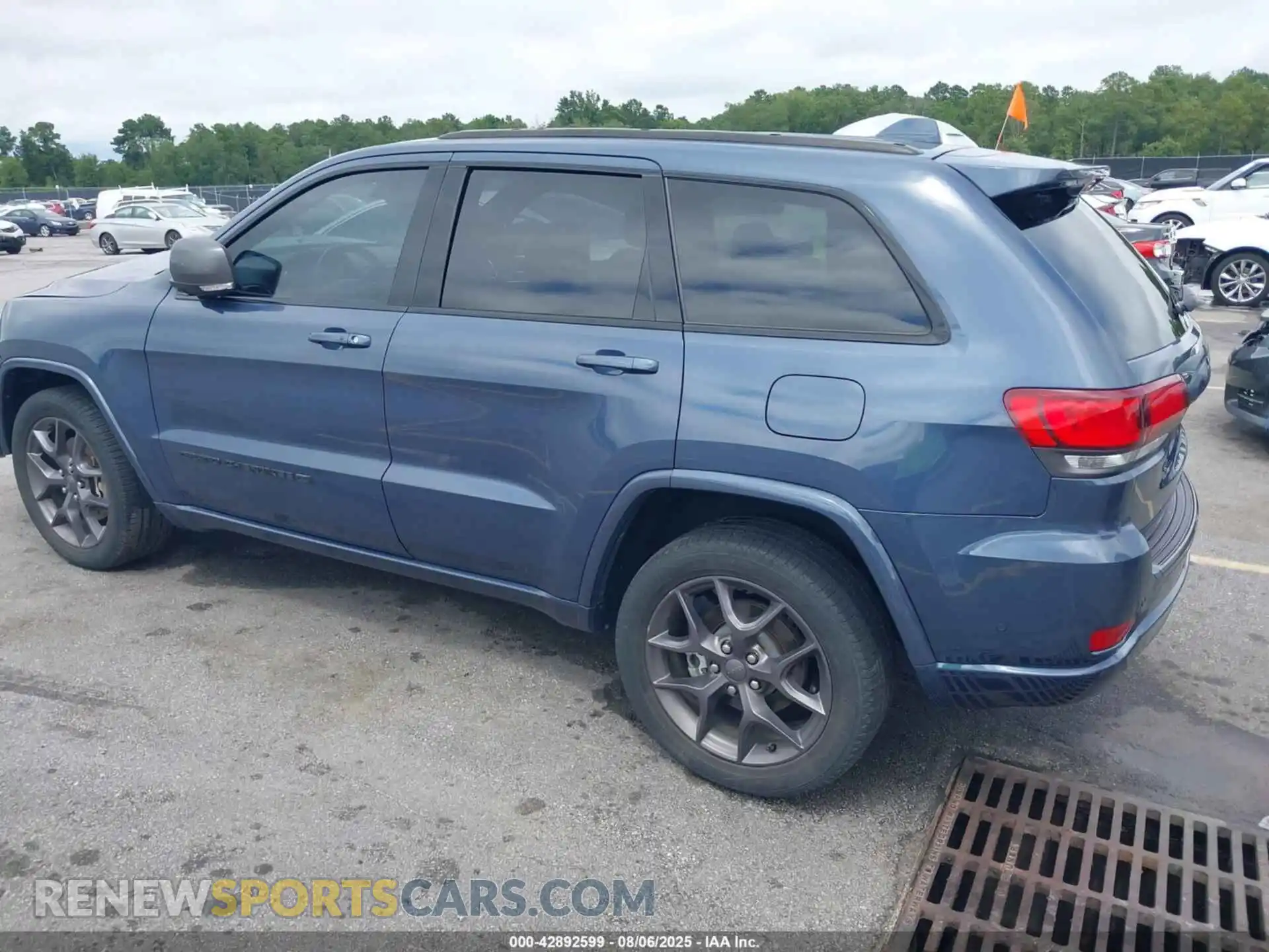 3 Photograph of a damaged car 1C4RJEBG7MC738457 JEEP GRAND CHEROKEE 2021