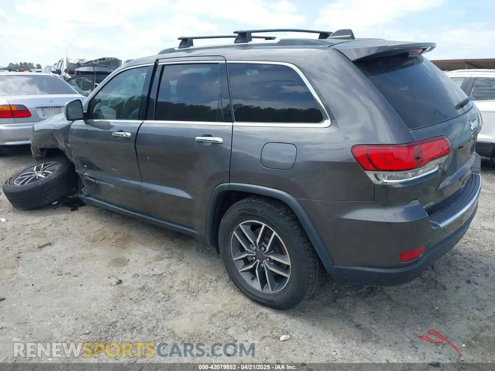 3 Photograph of a damaged car 1C4RJEBG8MC595471 JEEP GRAND CHEROKEE 2021