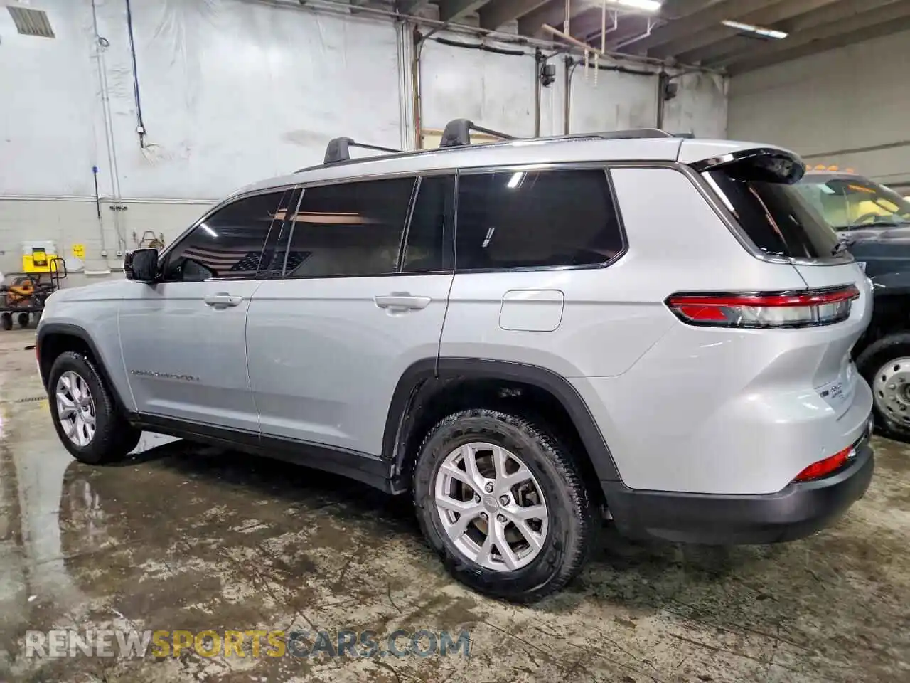 2 Photograph of a damaged car 1C4RJKBG2M8128161 JEEP GRAND CHEROKEE 2021