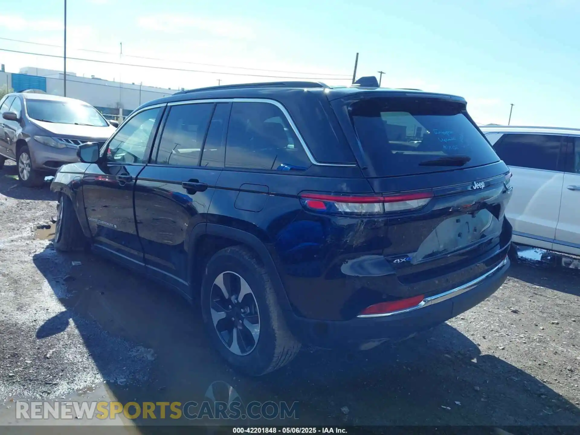 3 Фотография поврежденного автомобиля 1C4RJYB61RC120292 JEEP GRAND CHEROKEE 4XE 2024