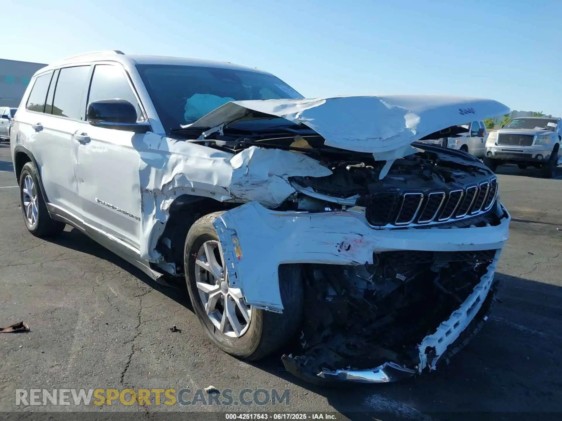 1 Photograph of a damaged car 1C4RJKBG5M8188371 JEEP GRAND CHEROKEE L 2021