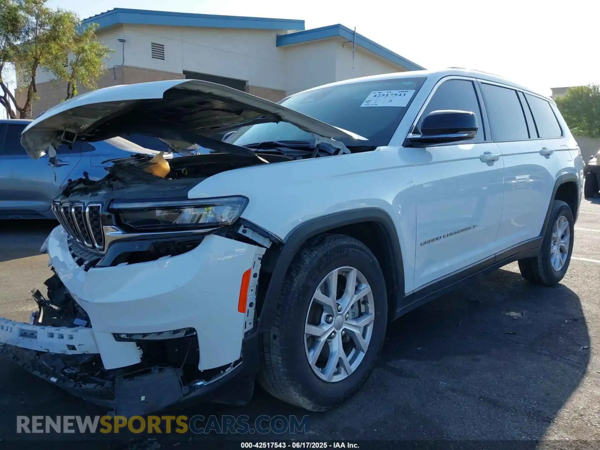 2 Photograph of a damaged car 1C4RJKBG5M8188371 JEEP GRAND CHEROKEE L 2021