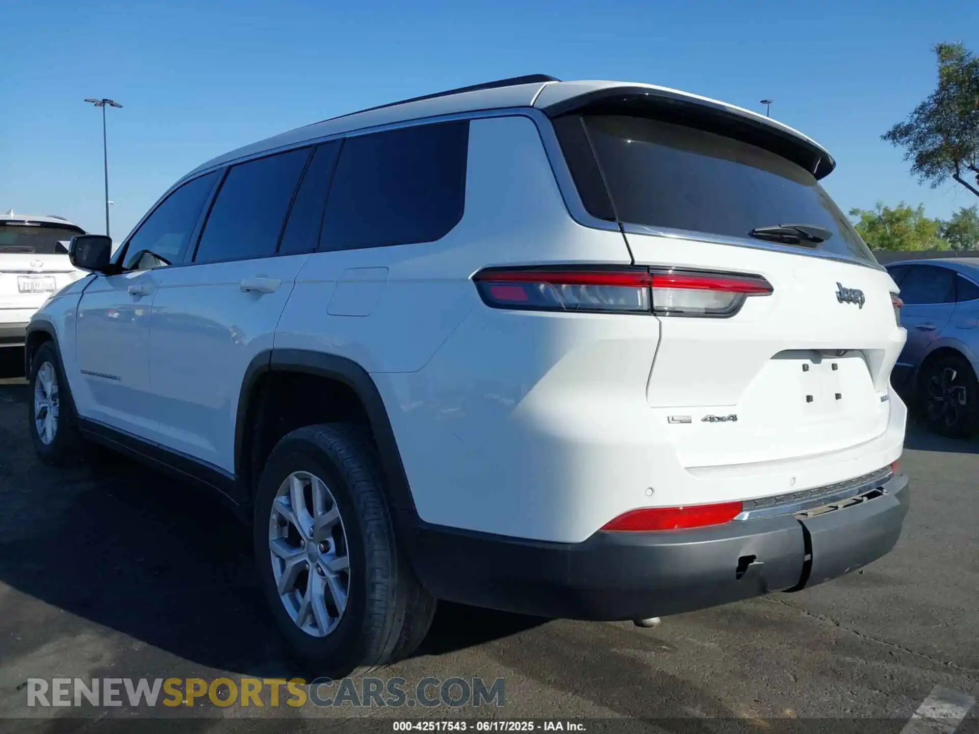 3 Photograph of a damaged car 1C4RJKBG5M8188371 JEEP GRAND CHEROKEE L 2021