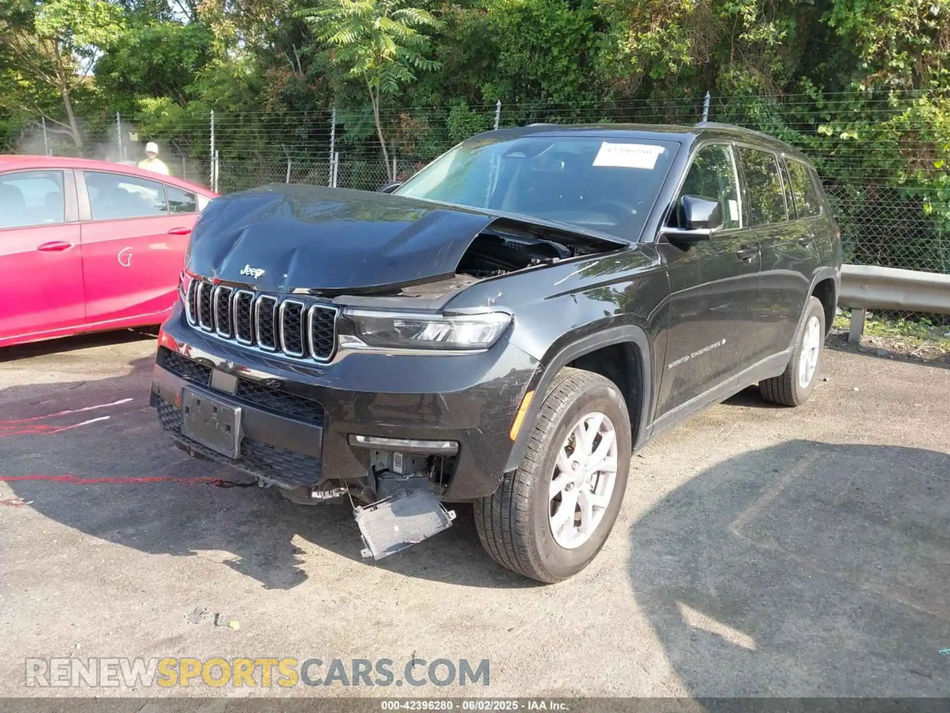 2 Photograph of a damaged car 1C4RJKBG7M8141987 JEEP GRAND CHEROKEE L 2021