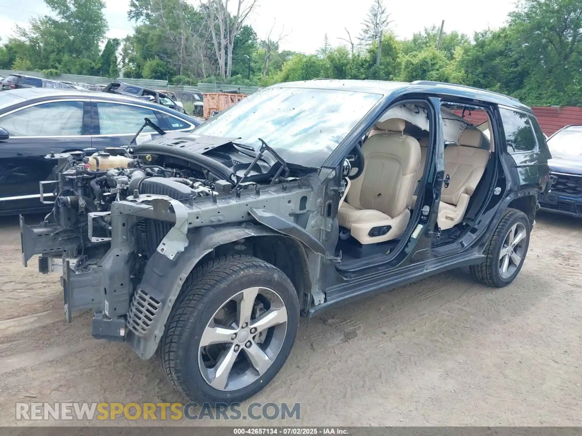 2 Photograph of a damaged car 1C4RJKBG9M8123958 JEEP GRAND CHEROKEE L 2021