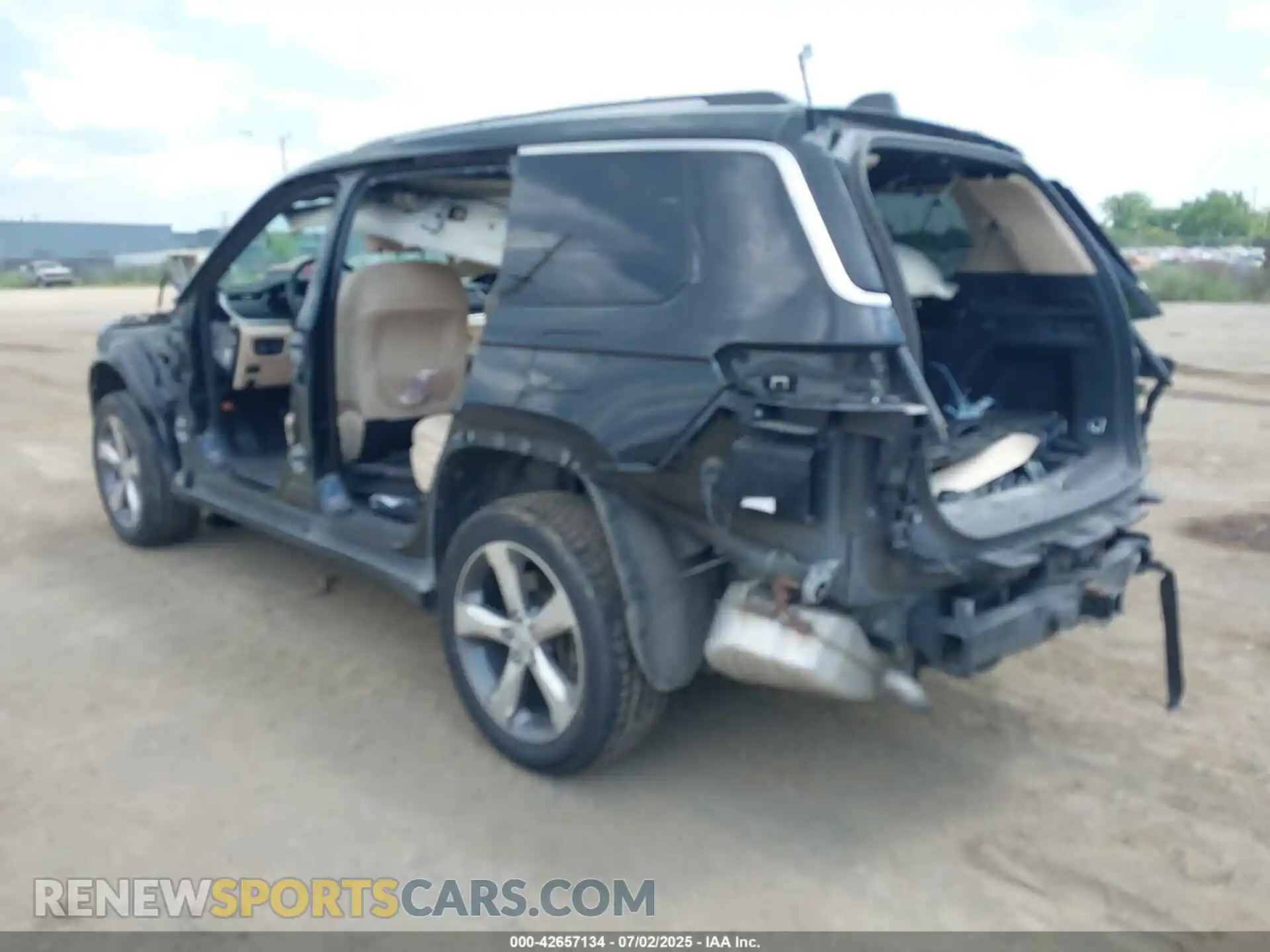 3 Photograph of a damaged car 1C4RJKBG9M8123958 JEEP GRAND CHEROKEE L 2021
