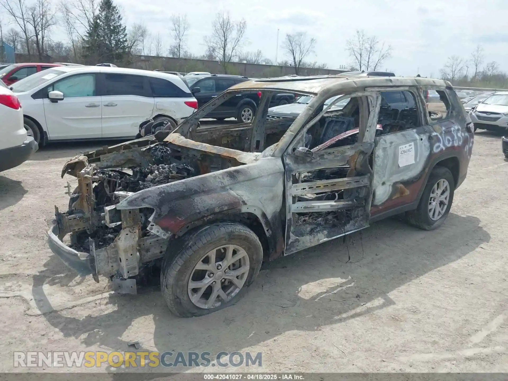 2 Photograph of a damaged car 1C4RJKBGXM8190035 JEEP GRAND CHEROKEE L 2021
