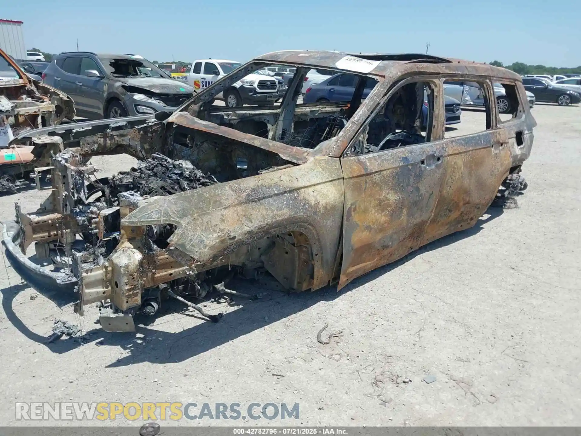 2 Photograph of a damaged car 1C4RJKBG4R8564338 JEEP GRAND CHEROKEE L 2024