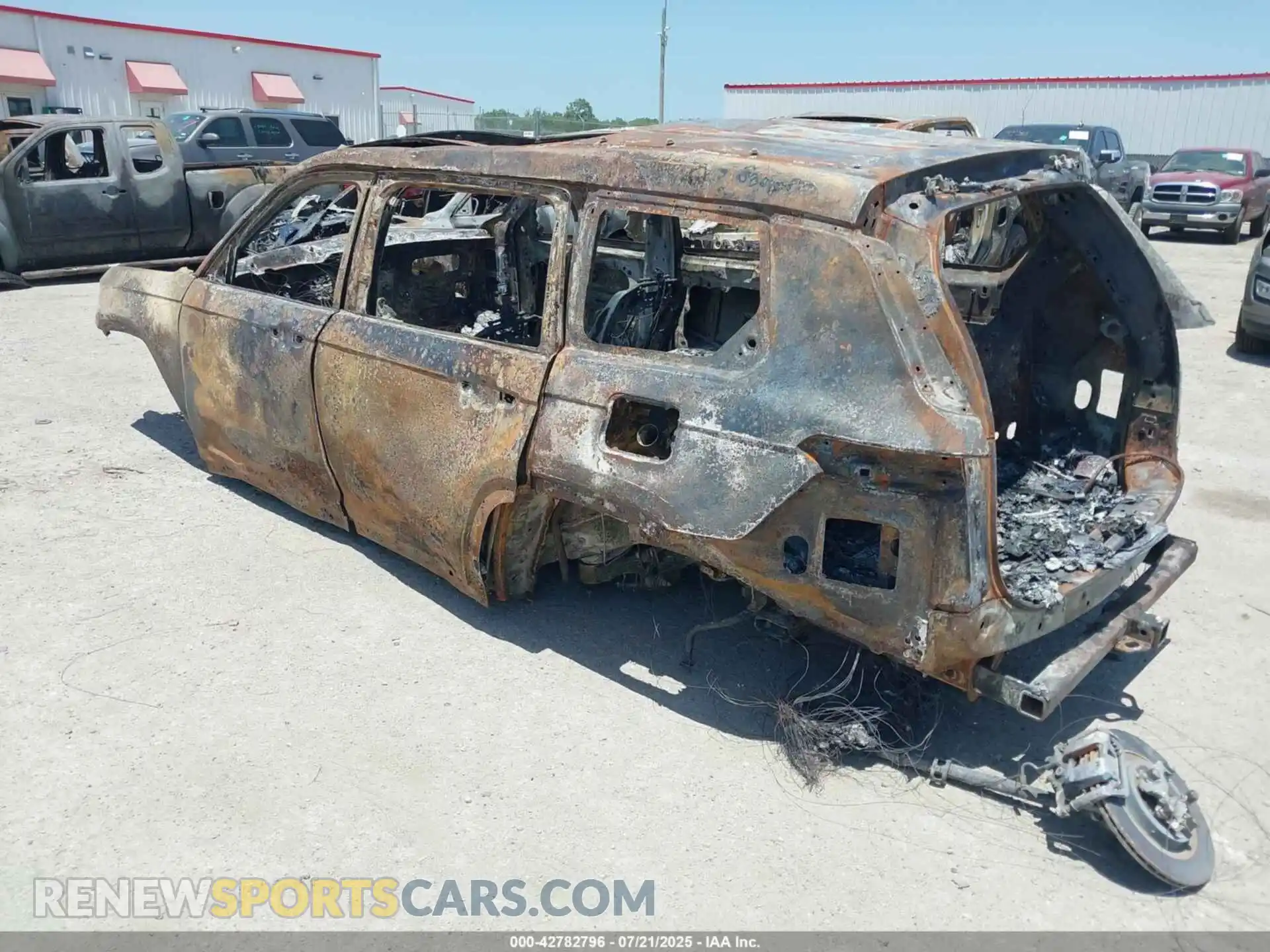 3 Photograph of a damaged car 1C4RJKBG4R8564338 JEEP GRAND CHEROKEE L 2024