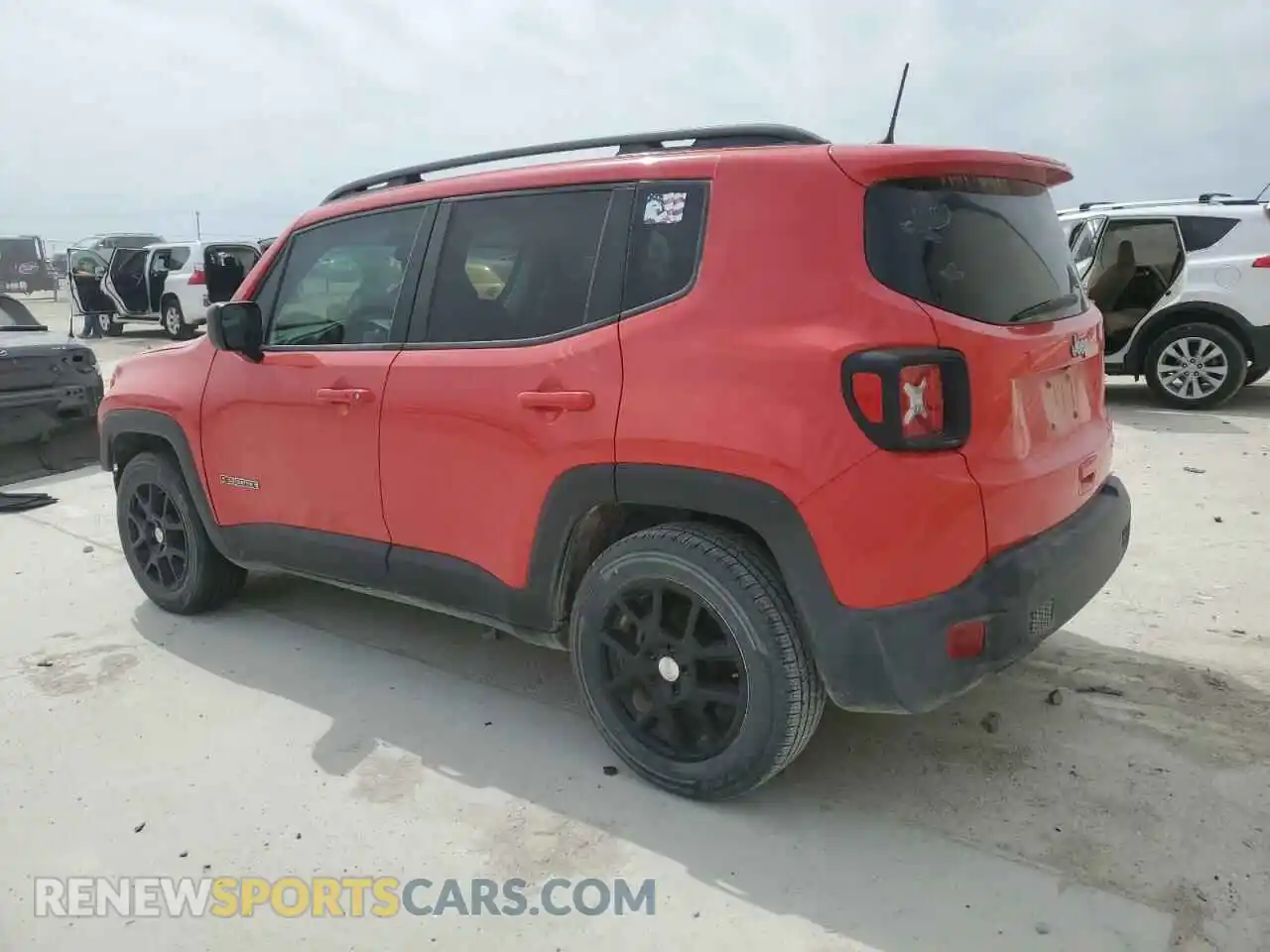 2 fotografías del automóvil dañado ZACNJAAB2LPL52923 JEEP RENEGADE 2020