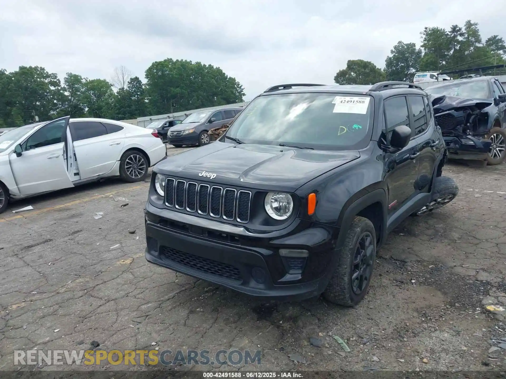 2 Photograph of a damaged car ZACNJBAB5LPL15726 JEEP RENEGADE 2020