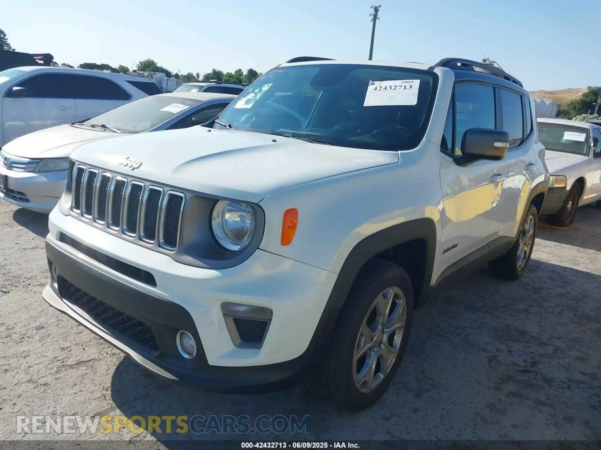 2 fotografías del automóvil dañado ZACNJBD14LPL93837 JEEP RENEGADE 2020