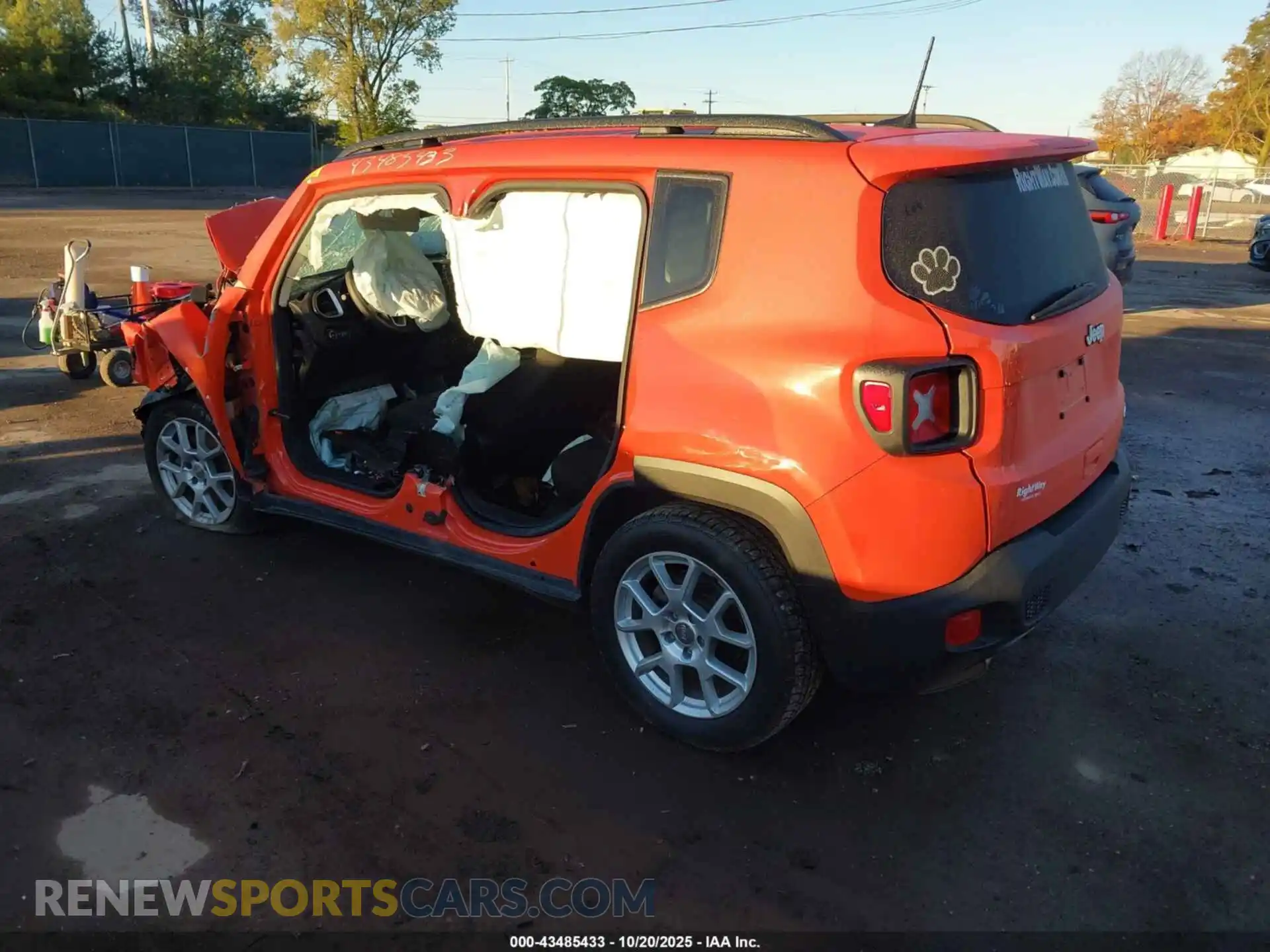 3 Photograph of a damaged car ZACNJCBBXMPM45667 JEEP RENEGADE 2021