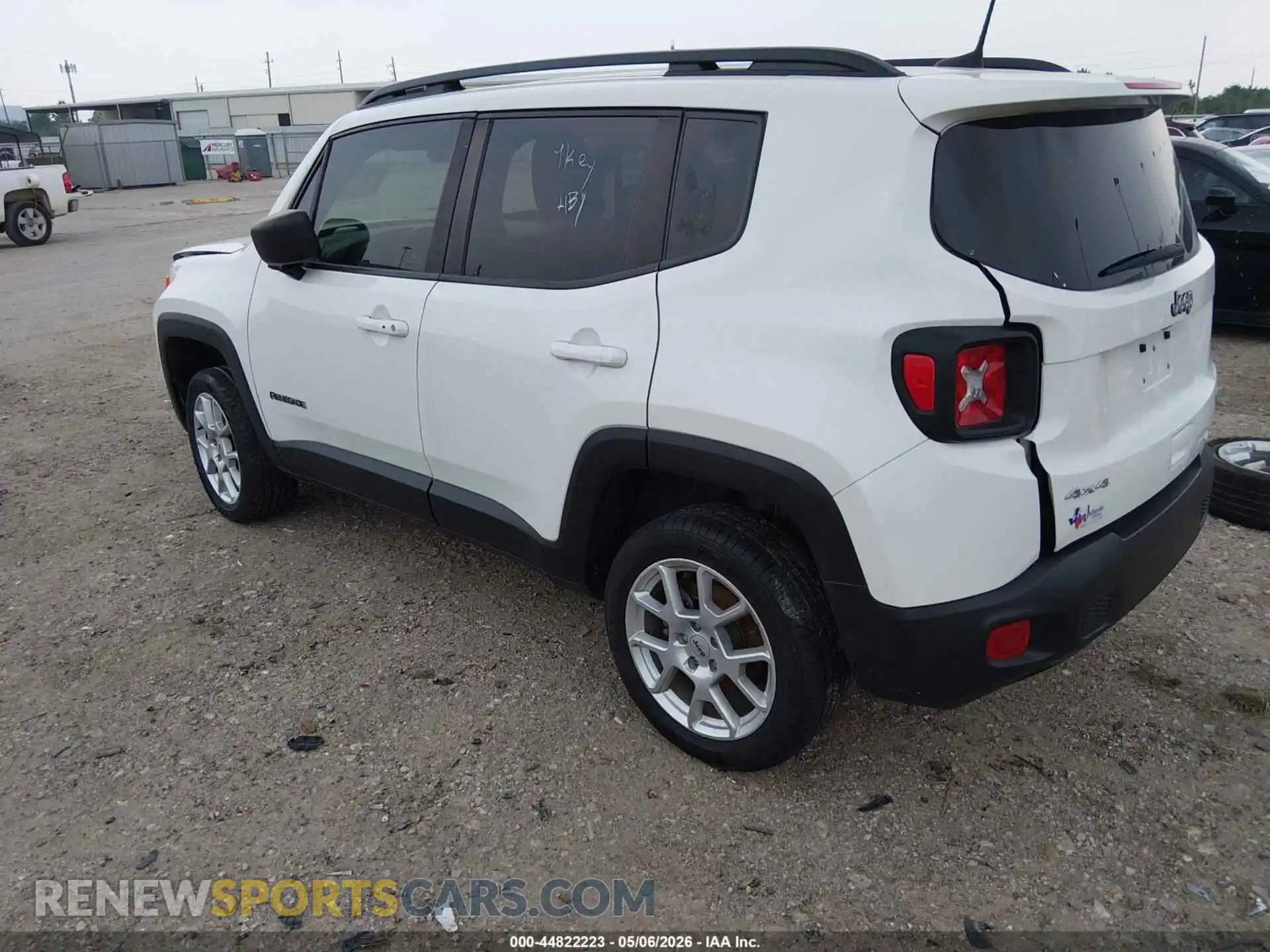 3 fotografías del automóvil dañado ZACNJDB1XNPN47615 JEEP RENEGADE 2022