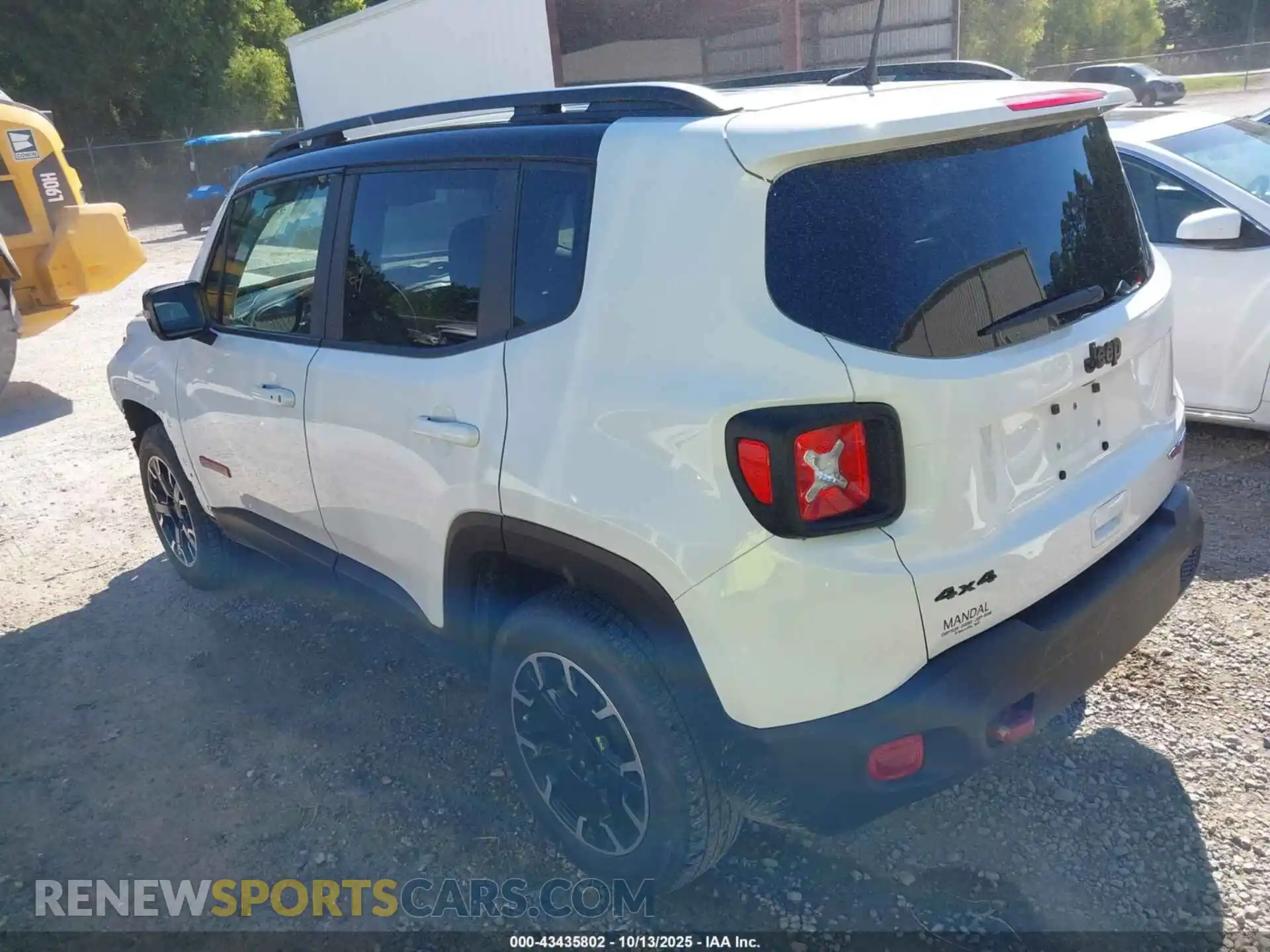 3 Photograph of a damaged car ZACNJDC12PPP60883 JEEP RENEGADE 2023