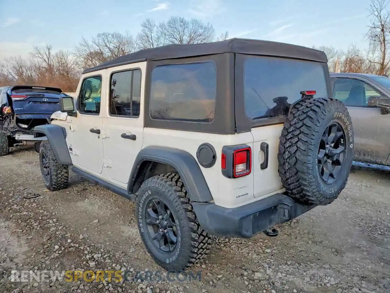 2 Photograph of a damaged car 1C4HJXDN1MW817012 JEEP WRANGLER 2021