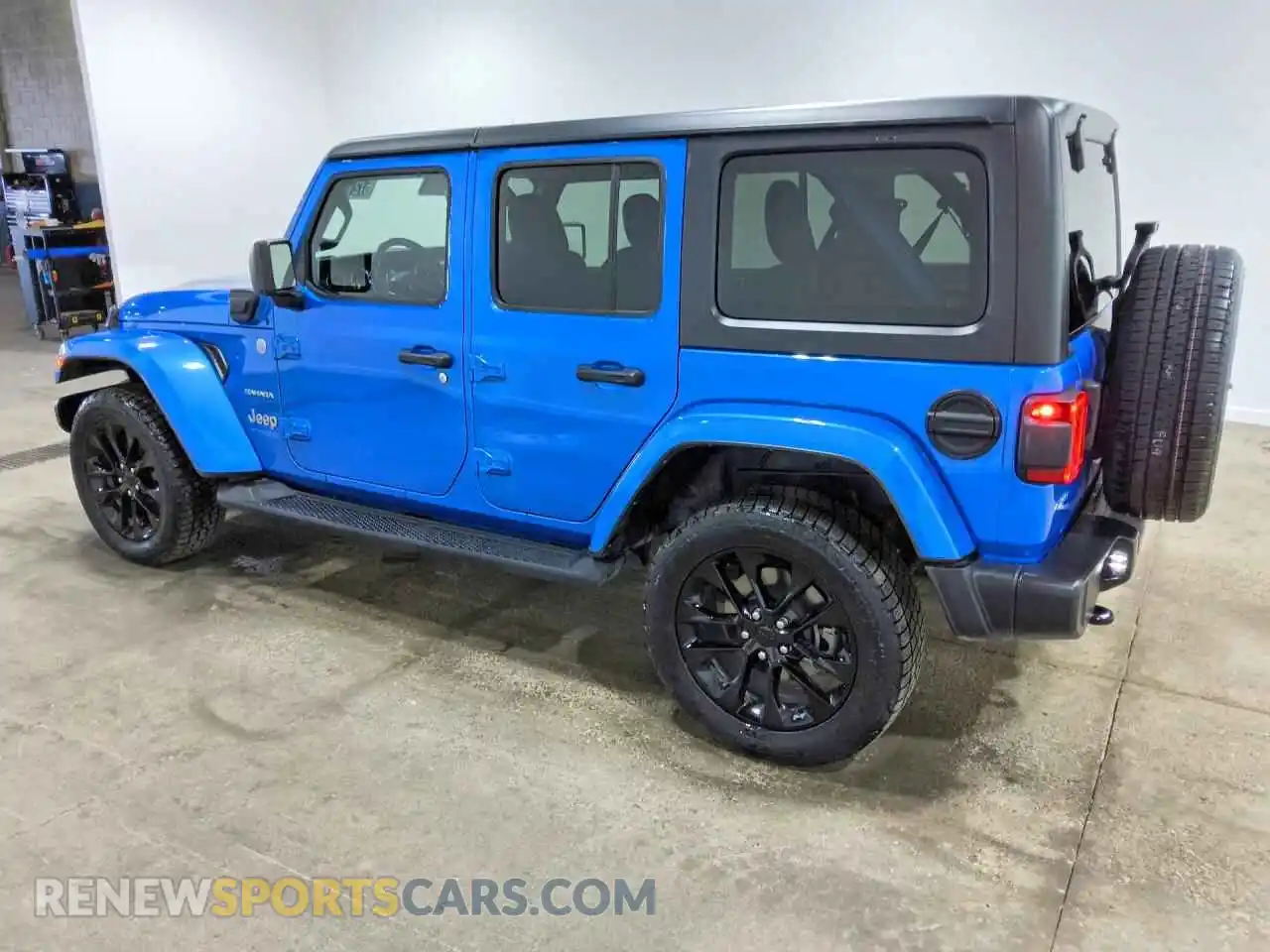 2 Photograph of a damaged car 1C4JJXP62MW682452 JEEP WRANGLER 2021