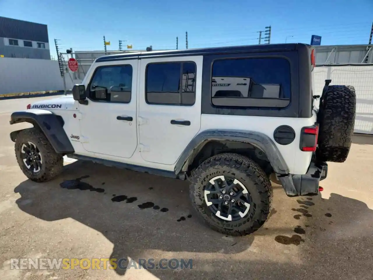 2 fotografías del automóvil dañado 1C4PJXFG4RW217800 JEEP WRANGLER 2024