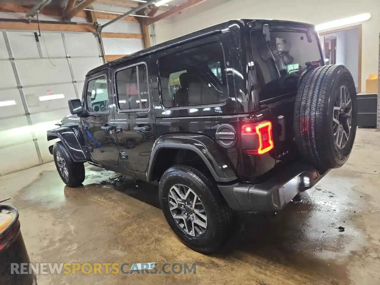 2 fotografías del automóvil dañado 1C4PJXEN2SW573927 JEEP WRANGLER 2025