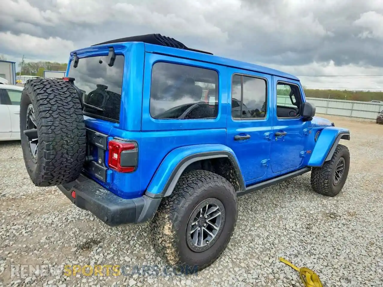 3 Photograph of a damaged car 1C4RJXFG6SW660285 JEEP WRANGLER 2025