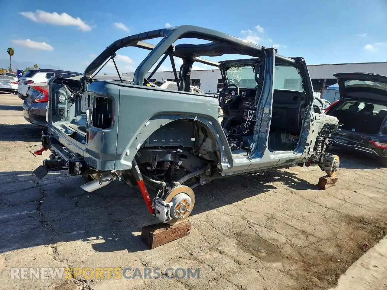 3 fotografías del automóvil dañado 1C4RJXFG9SW625837 JEEP WRANGLER 2025