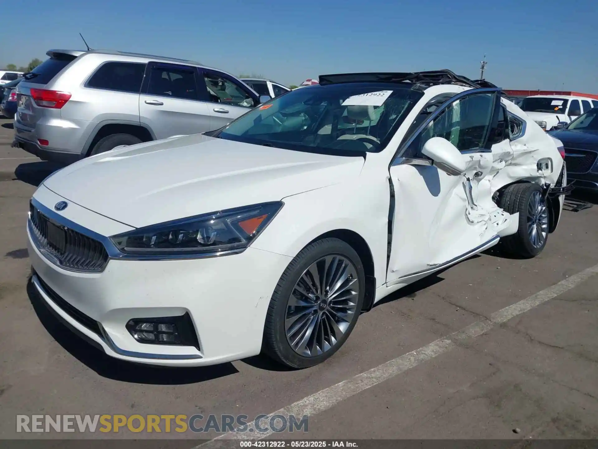 2 fotografías del automóvil dañado KNALC4J17K5172032 KIA CADENZA 2019