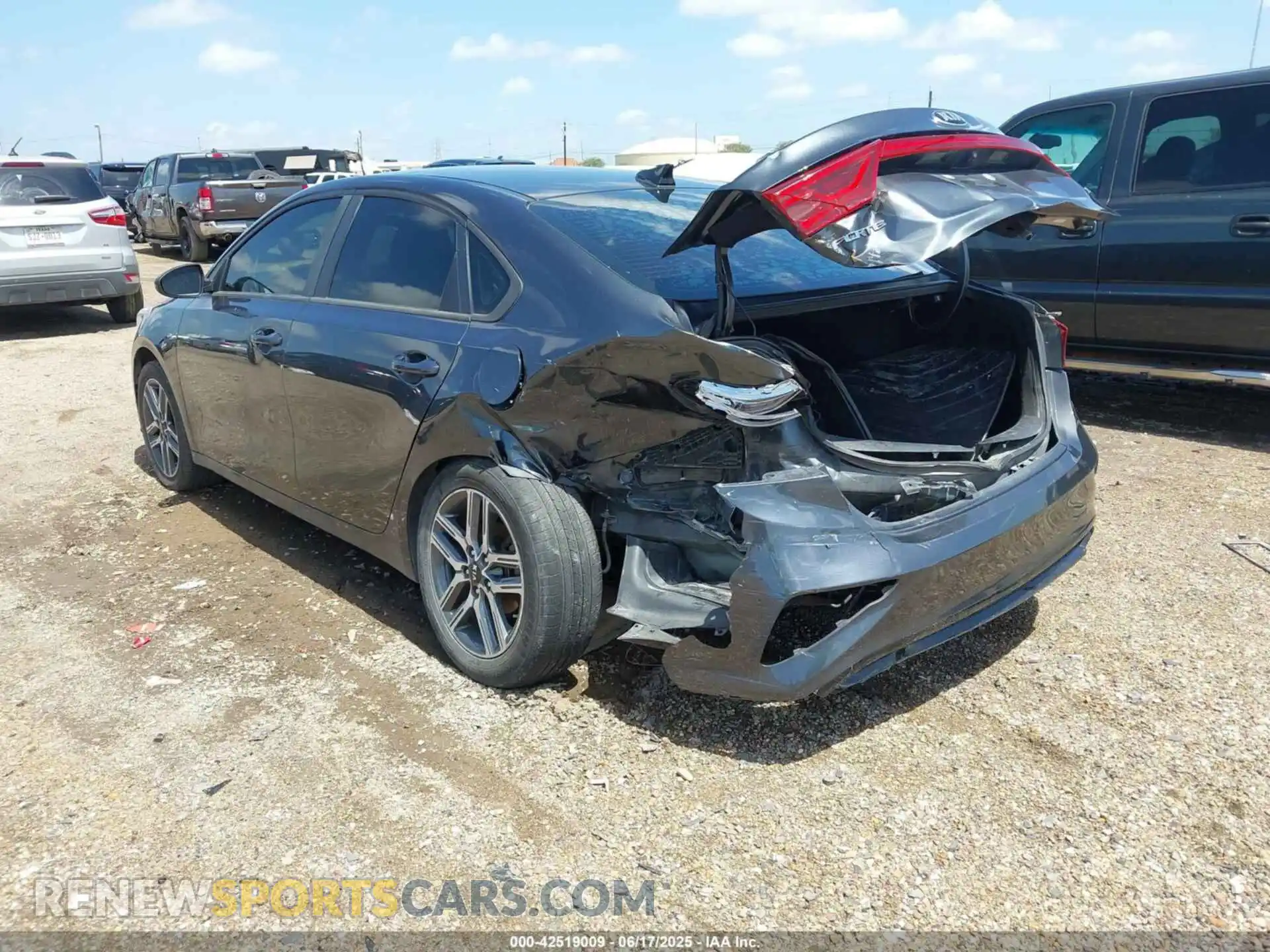3 Photograph of a damaged car 3KPF34AD6KE104089 KIA FORTE 2019
