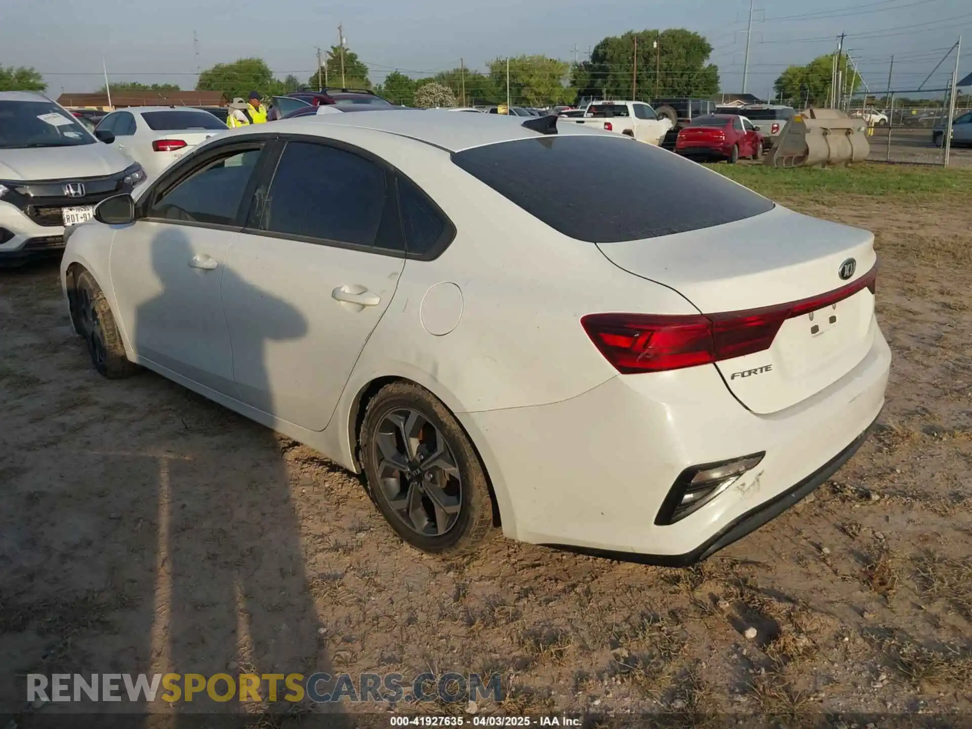 3 Photograph of a damaged car 3KPF24AD0LE203026 KIA FORTE 2020