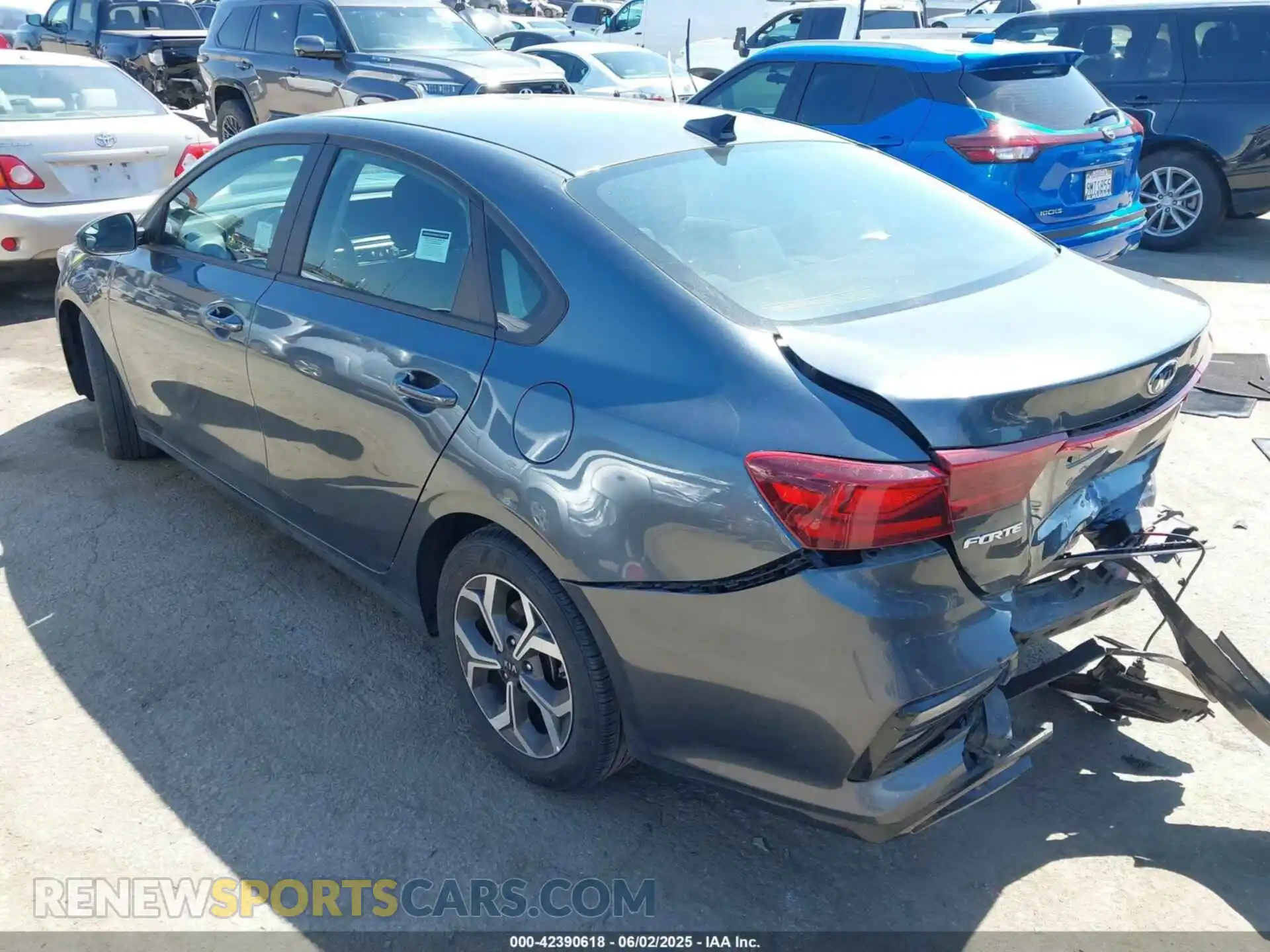 3 Photograph of a damaged car 3KPF24AD0LE209151 KIA FORTE 2020