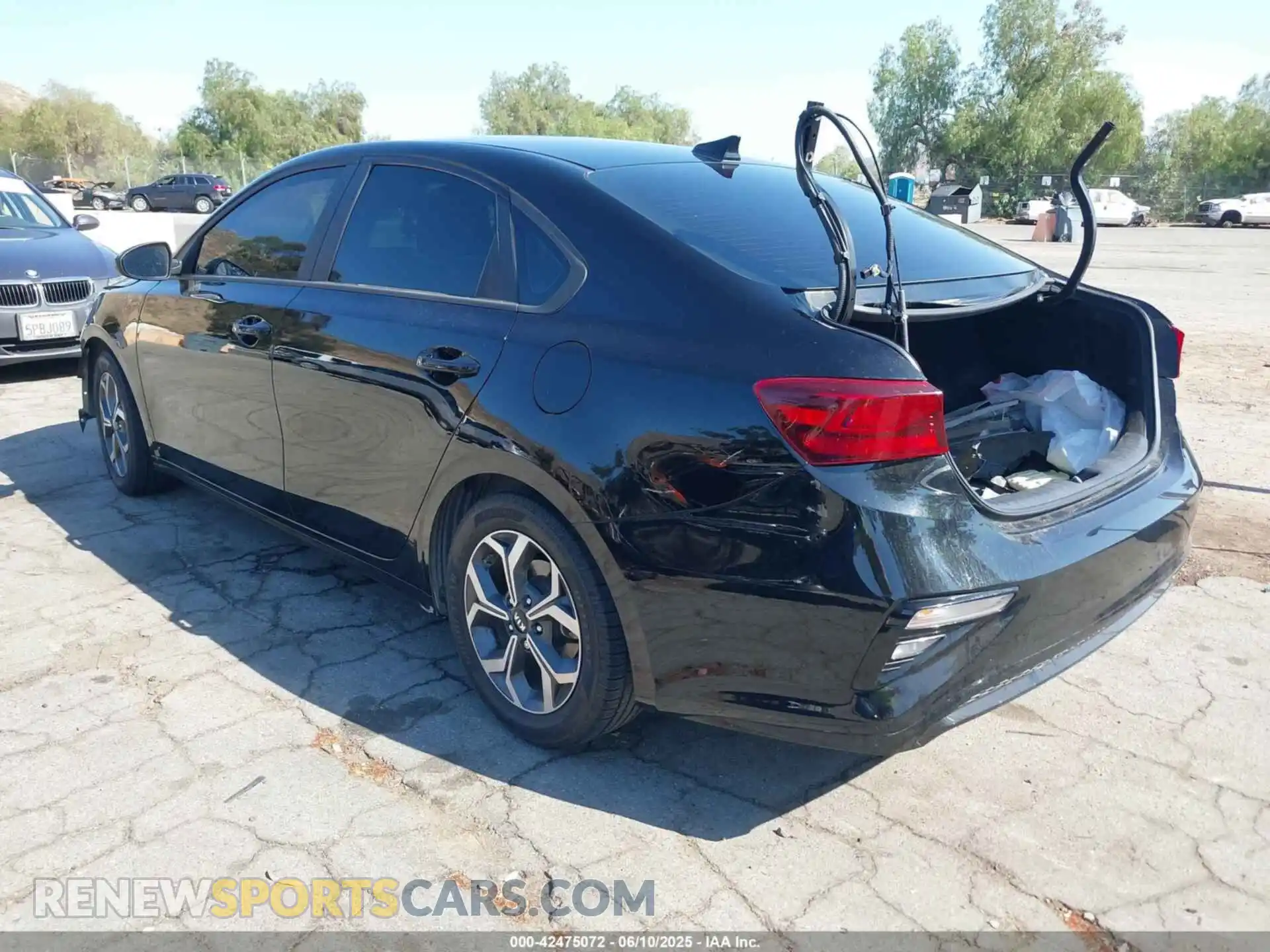 3 Photograph of a damaged car 3KPF24AD1LE232521 KIA FORTE 2020