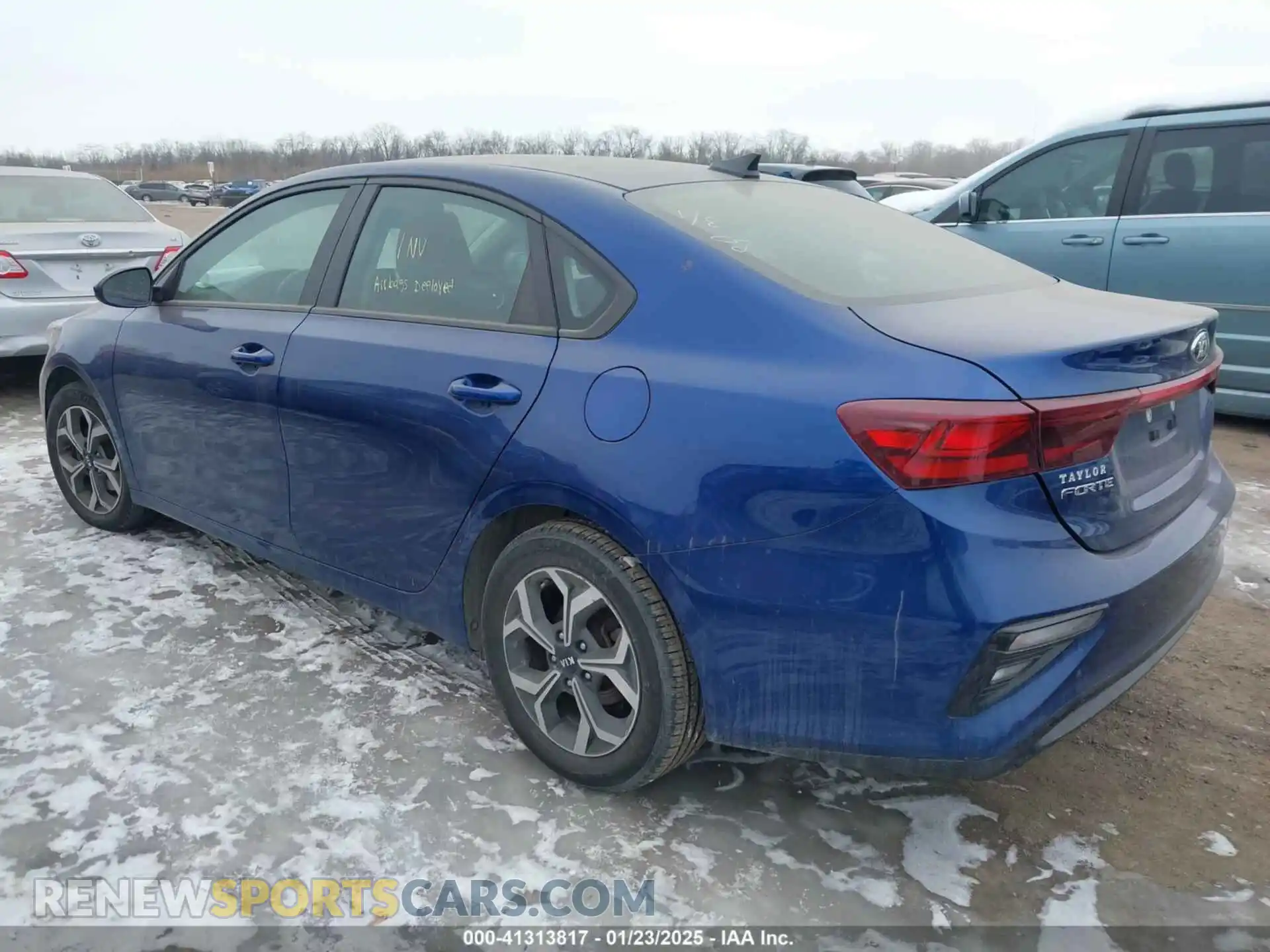 3 Photograph of a damaged car 3KPF24AD1LE242112 KIA FORTE 2020