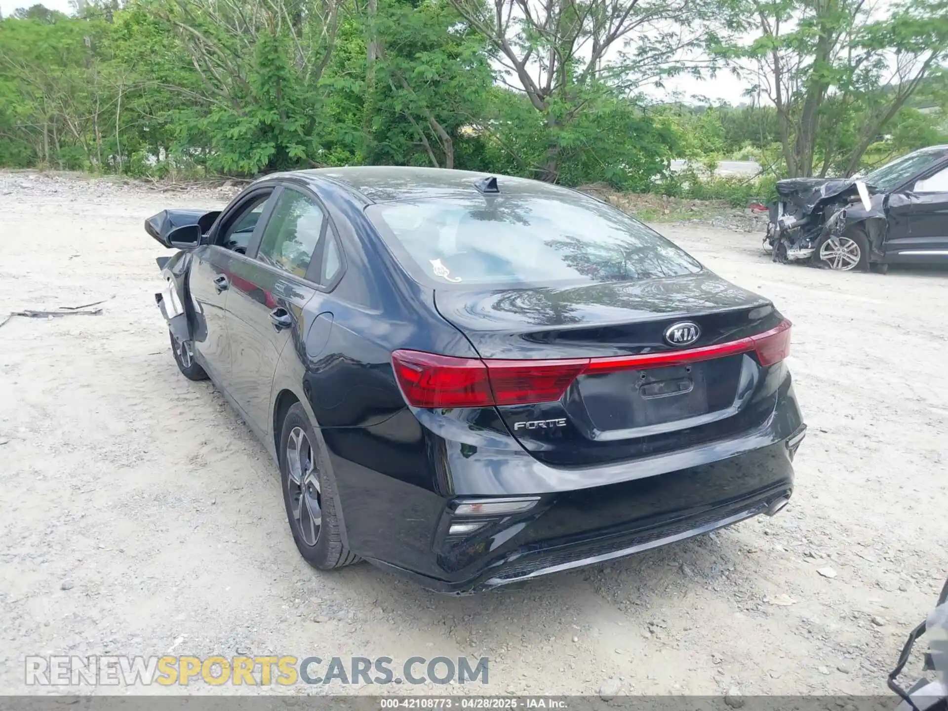 3 Photograph of a damaged car 3KPF24AD2LE170966 KIA FORTE 2020