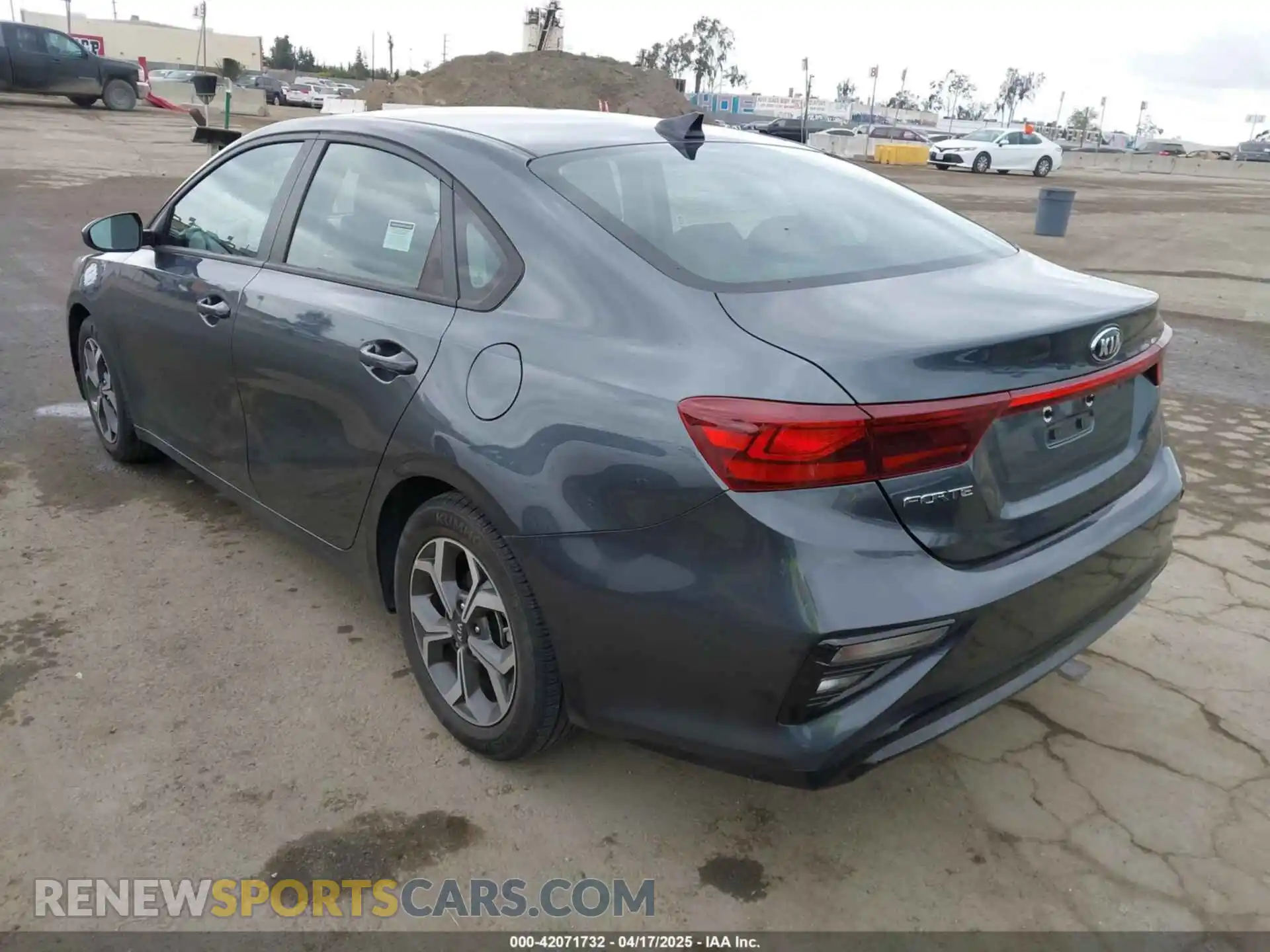 3 Photograph of a damaged car 3KPF24AD3LE202341 KIA FORTE 2020