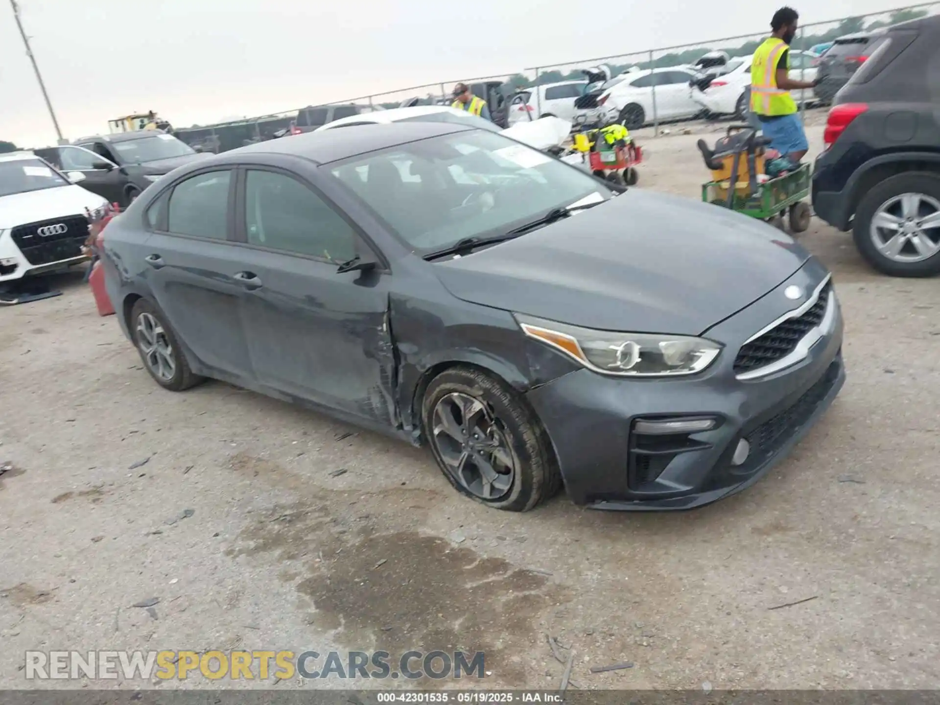 1 Photograph of a damaged car 3KPF24AD3LE252320 KIA FORTE 2020