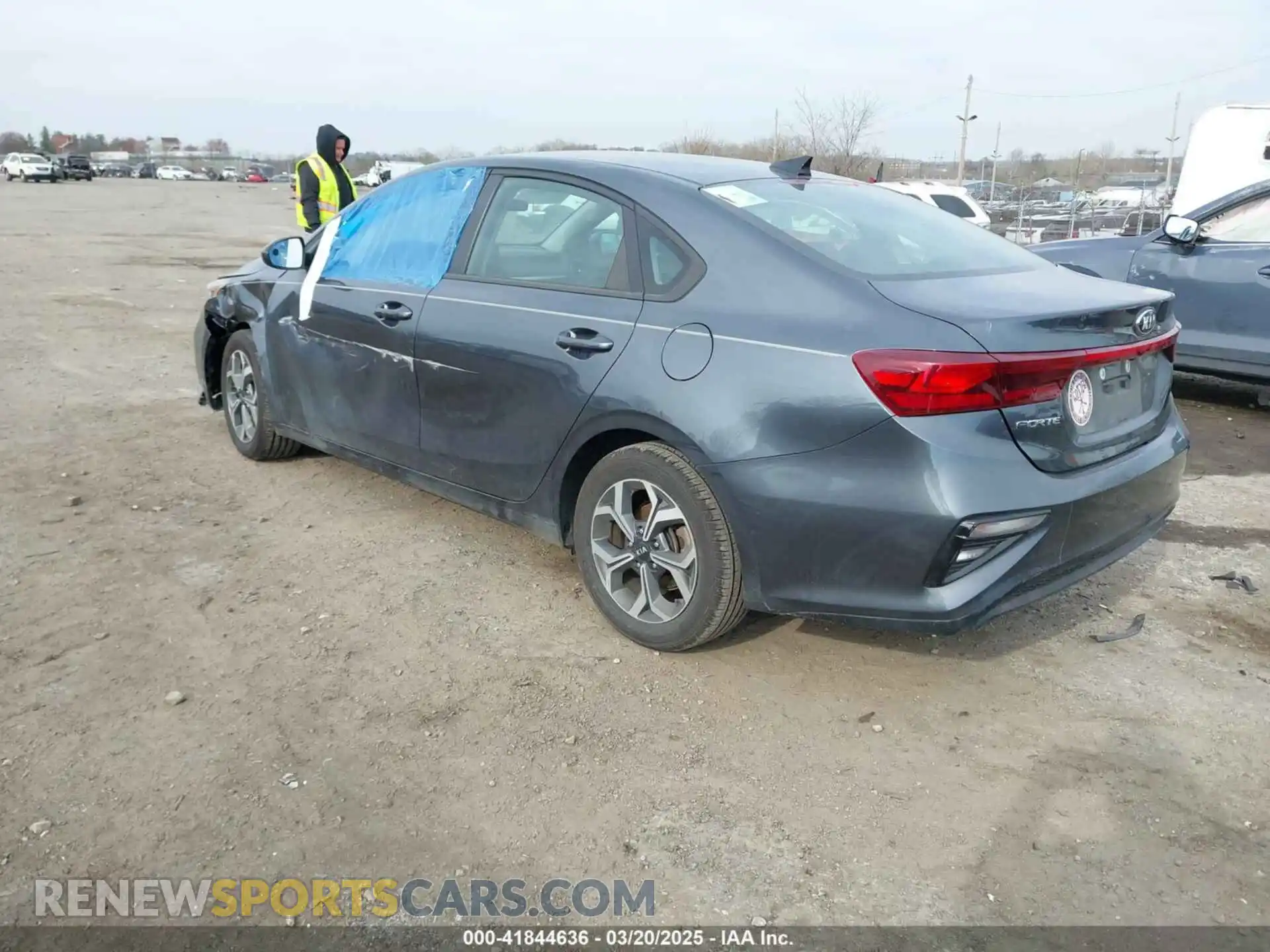 3 Фотография поврежденного автомобиля 3KPF24AD4LE206902 KIA FORTE 2020