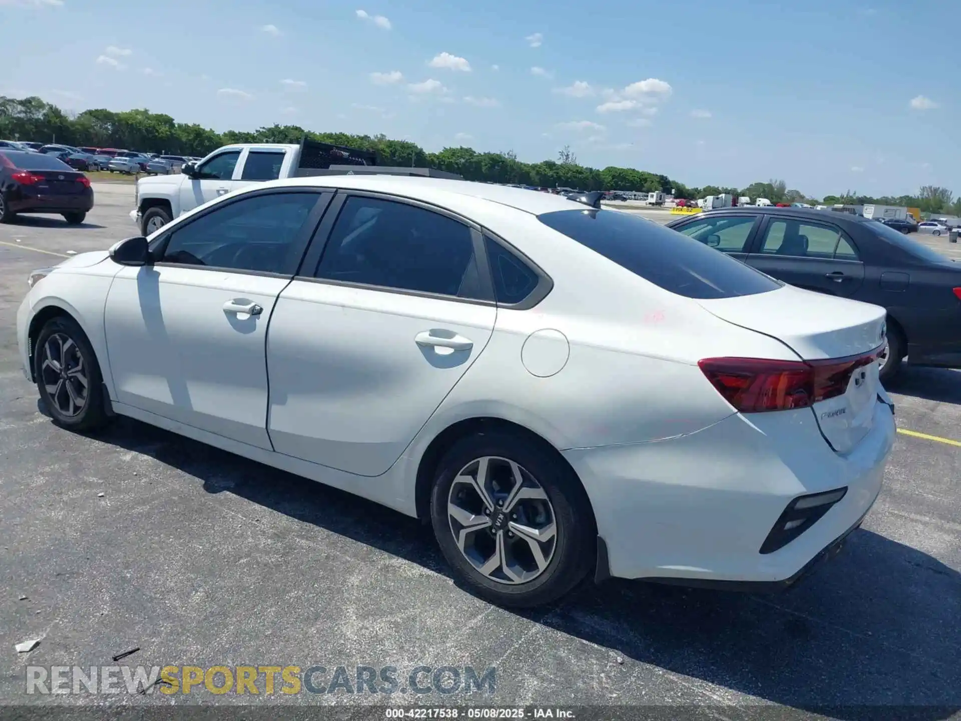 3 Photograph of a damaged car 3KPF24AD4LE214109 KIA FORTE 2020
