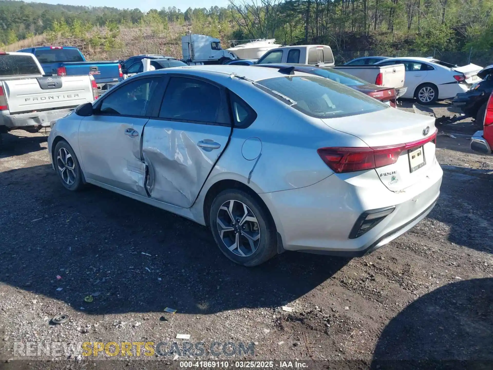 3 Photograph of a damaged car 3KPF24AD4LE241083 KIA FORTE 2020