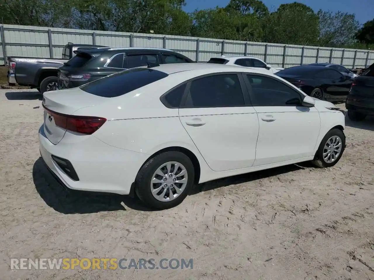 3 Photograph of a damaged car 3KPF24AD4LE250186 KIA FORTE 2020