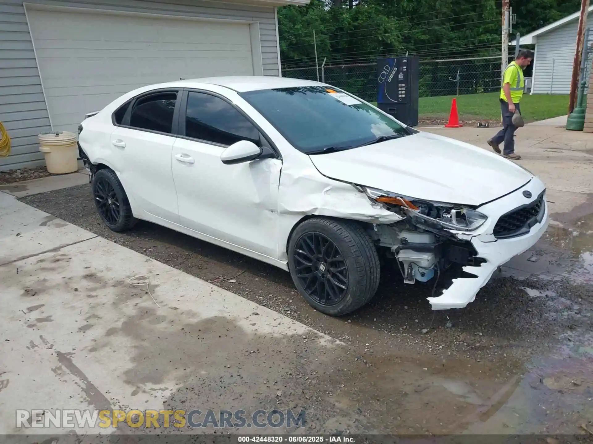 1 Photograph of a damaged car 3KPF24AD4LE260944 KIA FORTE 2020