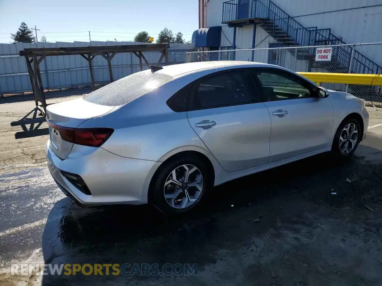 3 Photograph of a damaged car 3KPF24AD5LE143051 KIA FORTE 2020