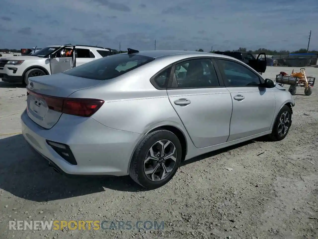 3 Photograph of a damaged car 3KPF24AD5LE186126 KIA FORTE 2020