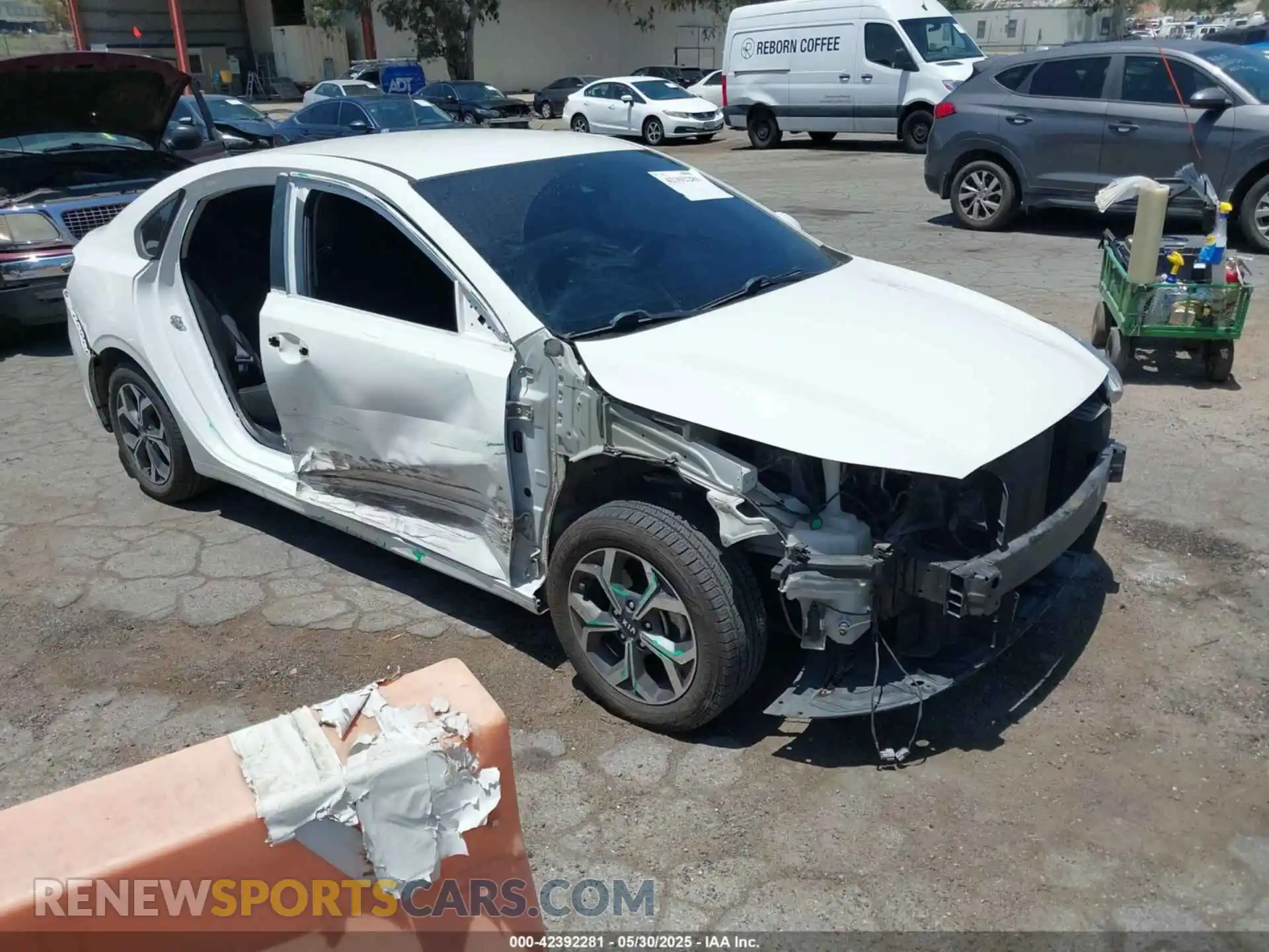 1 Photograph of a damaged car 3KPF24AD5LE239634 KIA FORTE 2020