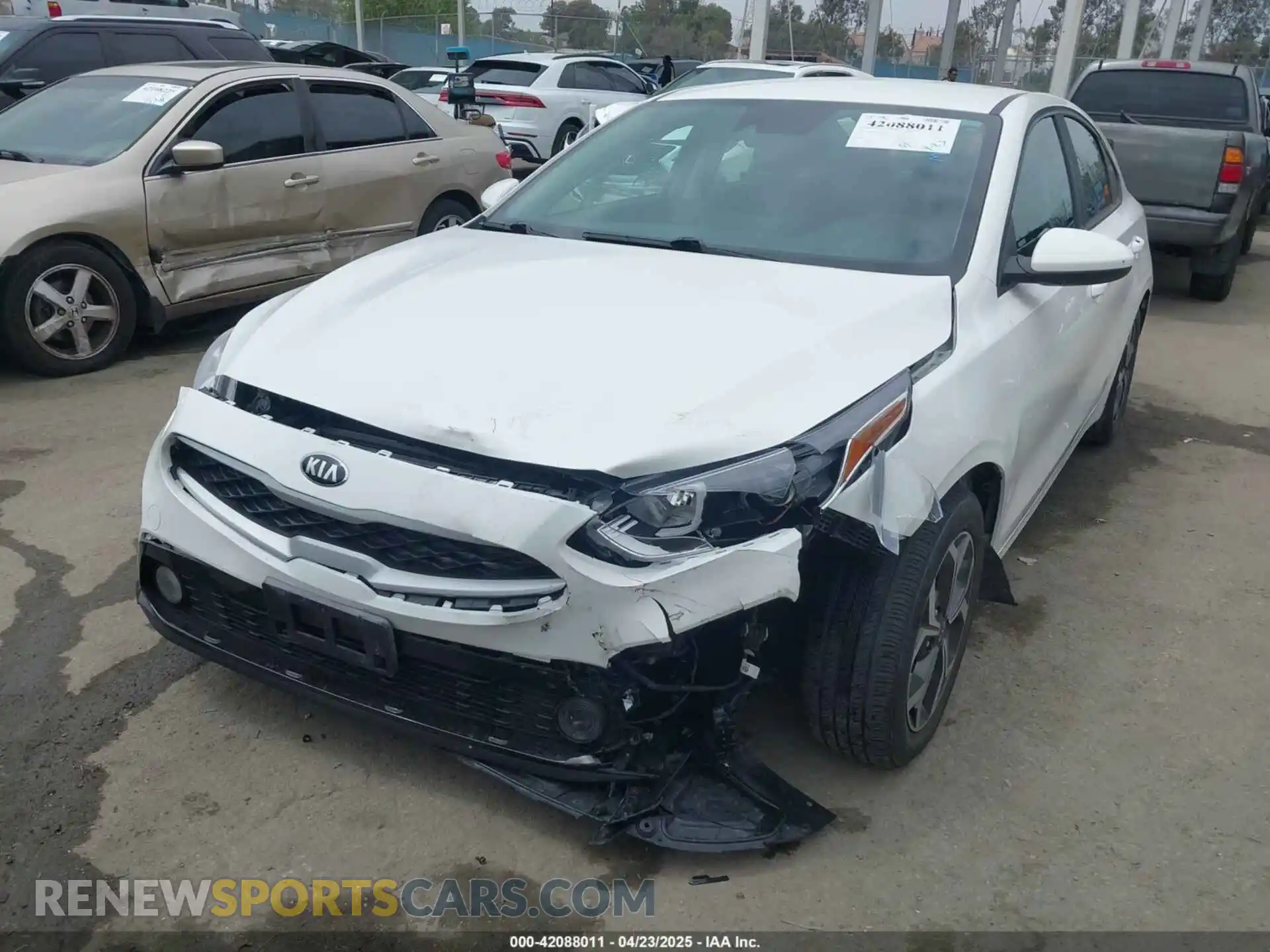 2 Photograph of a damaged car 3KPF24AD5LE256210 KIA FORTE 2020
