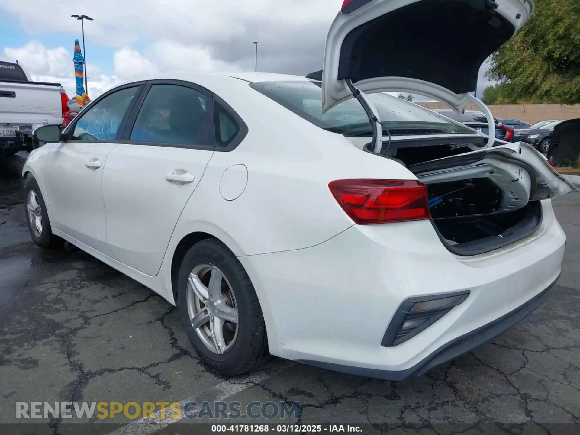3 Photograph of a damaged car 3KPF24AD6LE225516 KIA FORTE 2020