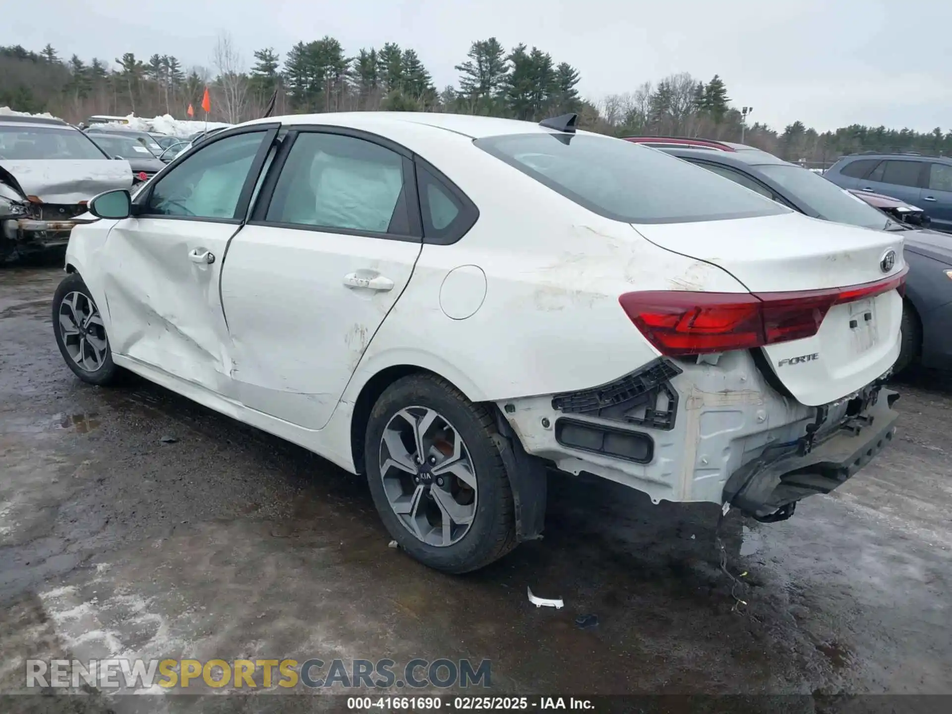 3 Photograph of a damaged car 3KPF24AD6LE246625 KIA FORTE 2020